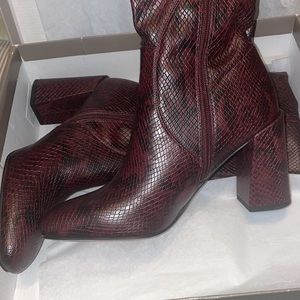 NWT In box Franco Sarto Gardenia boot red snake embossed size 8.5